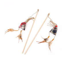 AqpetFriends Cat Toy Bastoncino Con Gallo Di Stoffa E Piume